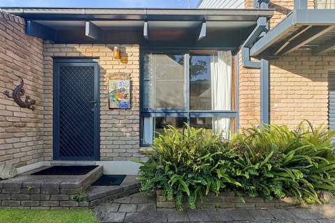 'Broulee Break' -2-Bed Beach House with Games Room - Ferienunterkunft in Broulee (4 Personen)