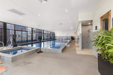 Executive Unit with Pool and Gym near Riverfront - Ferienunterkunft in Southbank (4 Personen)
