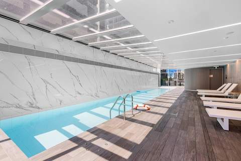 Remarkable 3-Bed with City Views & Swimming Pool - Ferienunterkunft in Southbank (6 Personen)