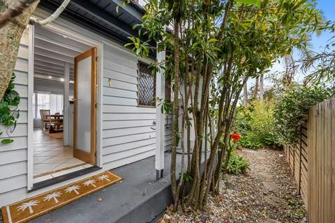 Chic 2-Bed Cabin-Style Home by Mooloolaba Beach - Ferienunterkunft in Mooloolaba (4 Personen)