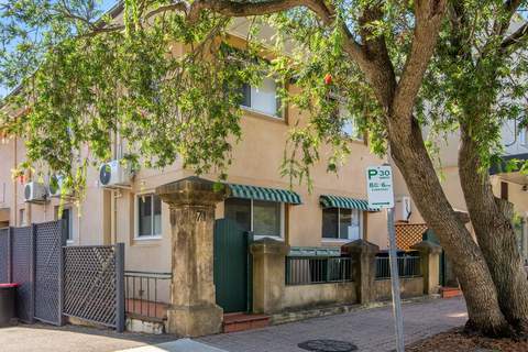 Chic 1-Bed Retreat Near Shops & Beach - Ferienunterkunft in Manly (2 Personen)