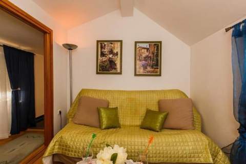 Apartments Roda - One Bedroom Apartment with Terrace (Mira) - (ST) - Ferienunterkunft in Supetar (4 Personen)