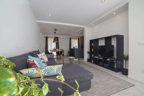 Apartments Martić - Three Bedroom Apartment with Balconies and Sea View - (ST) - Ferienunterkunft in Supetar (6 Personen)