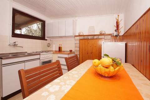 Vacation House Planika - Two Bedroom Holiday Home with Terrace and Sea View - Ferienunterkunft in Vela Luka (5 Personen)