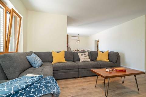 Villa Pero & Jele - Three Bedroom Villa with Terrace - Ferienunterkunft in Mlini (6 Personen)