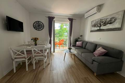 Apartment & Rooms Papa - Two Bedroom Apartment with Balcony and Partial Sea View - Ferienunterkunft in Srebreno (4 Personen)