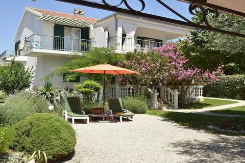 Beach apartment Jadrija - Ferienunterkunft in Sibenik (8 Personen)