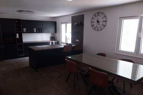 Villa Marija - Five Bedroom Villa with Terrace and Swimming Pool - Ferienunterkunft in Podstrana (10 Personen)