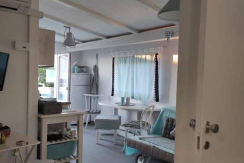 Modern Beachfront Apartments near Šibenik - One Bedroom Apartment with Balcony and Sea View - Ferienunterkunft in Srima (4 Personen)