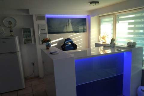 Czwórka żółta z balkonem - Ferienunterkunft in Dziwnowek (4 Personen)