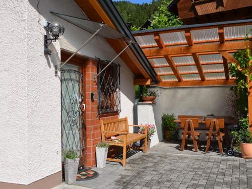 Ferienwohnung mit beheiztem Pool in Flattach