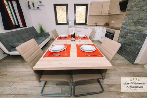 Bled Prestigious and Stylish Apartments - Classic One Bedroom Apartment with Balcony (owner 4) - Ferienunterkunft in Bled (5 Personen)