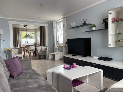 Ferienhaus Modernes, gemütliches Ferienhaus mit Terrasse und Garten