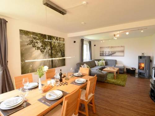 Ferienhaus Ruhiges Ferienhaus in Lommersdorf mit Garten