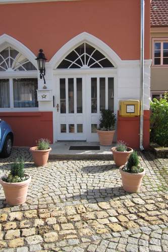 Ferienwohnung Dachgeschosswohnung mit Gartennutzung