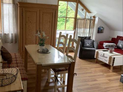 Ferienwohnung mit Balkon und Bergblick