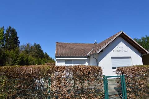 Fichtenhof - Ferienunterkunft in Kappel (4 Personen)