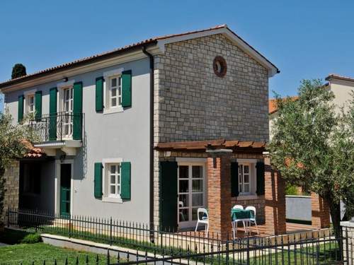 Ferienhaus Großzügiges Ferienhaus mit Pool und Sonnenterrasse