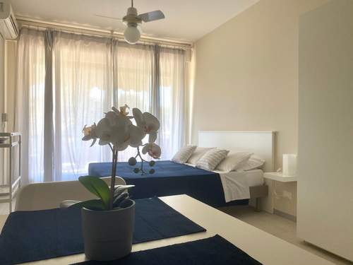 Ferienwohnung Schönes Studio-Apartment - Pool und Balkon