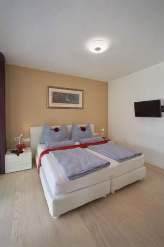 Ferienwohnung Fewo mit Pool, Sauna und Whirlpool