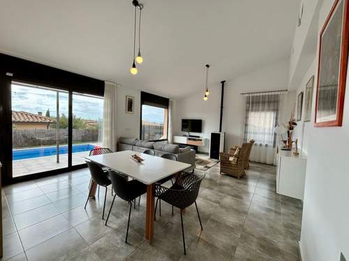 Ferienhaus Lichtdurchflutete Ferienvilla mit Pool