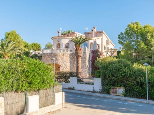 Ferienhaus Imposante Ferienvilla mit großem Pool