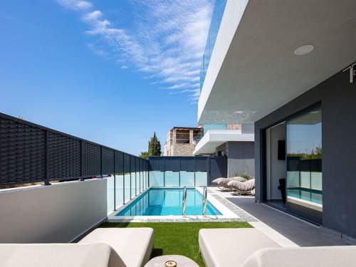 Ferienhaus VillaSaints II - Elegante Pool-Villa in Strandnähe