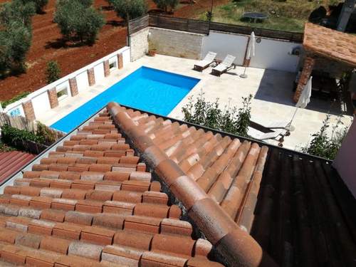 Ferienhaus Freistehende Villa mit Garten und privatem Pool