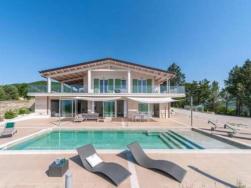 Ferienhaus Villa Montefalcone, Außen- und Innenpool