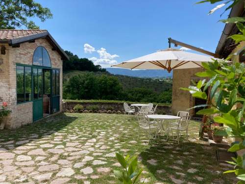 Ferienwohnung in Spoleto mit Garten, Grill und Terrasse