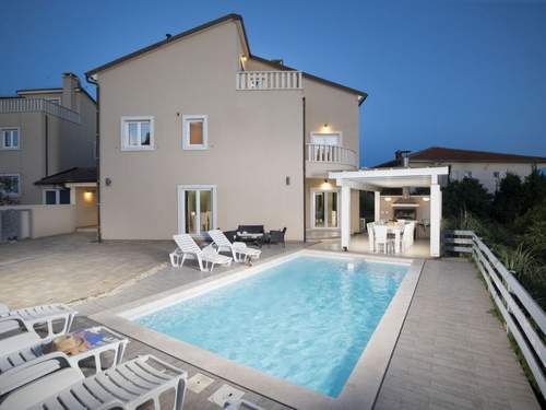 Ferienhaus 8-Schlafzimmer-Villa Bianca mit Pool, Sauna, Billard