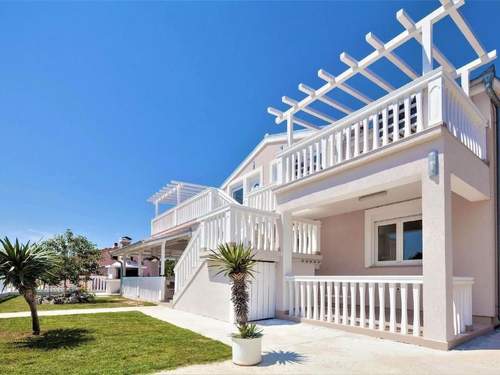 Ferienwohnung mit Jacuzzi in Villa mit Parkplatz