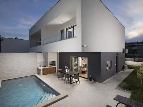 Ferienhaus Villa Oasis mit beheiztem Pool, 700 m vom Meer entfernt