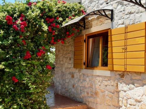 Ferienhaus mit schönem Garten und Sonnenterrasse