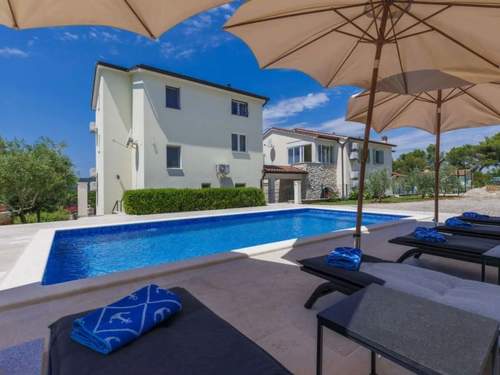 Ferienhaus Schöne Villa Camellia mit privatem Pool