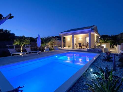 Ferienhaus Villa Teti, mit Schwimmbad und in der Nähe des Strandes