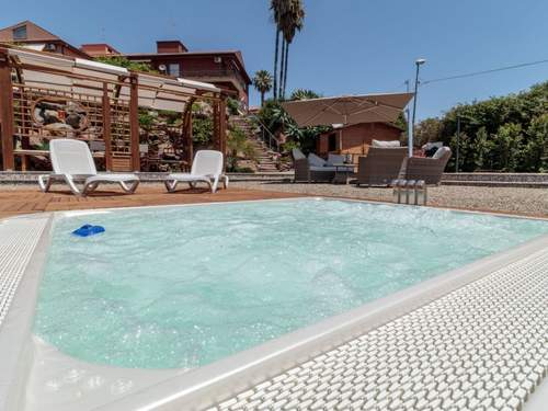 Ferienhaus Zyklopenhaus. Erstaunliche Aussicht und privates Mini-Spa