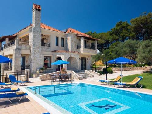 Ferienhaus Familienvilla mit Pool, Billard und Grillplatz