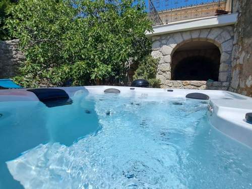 Ferienhaus Geräumige Villa mit drei Schlafzimmern und einem ruhigen Garten