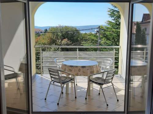 Ferienwohnung Helle Wohnung in Selce mit Terrasse