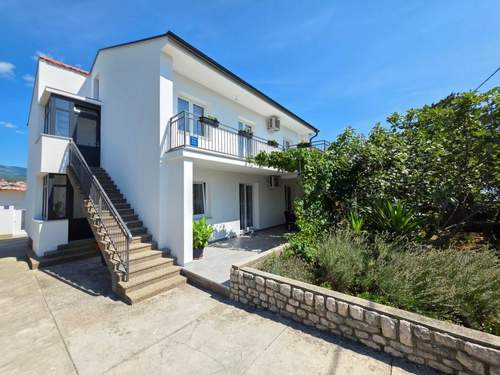 Ferienwohnung Wohnung im Erdgeschoss mit Terrasse und Grill