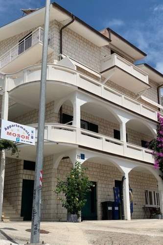 Ferienwohnung Appartement in Duće mit Großem Balkon