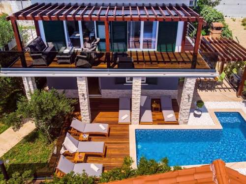 Ferienhaus Haus in Stanići mit grünem Garten