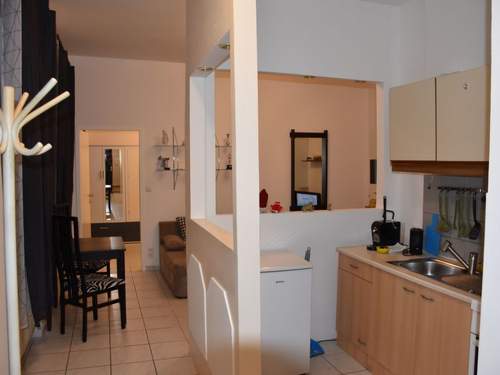 Ferienwohnung Charmante Wohnung in Fünfhaus mit Garten