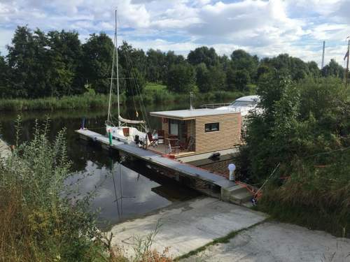 Ferienwohnung Hausboot für zwei Personen mit Kamin und Terrasse