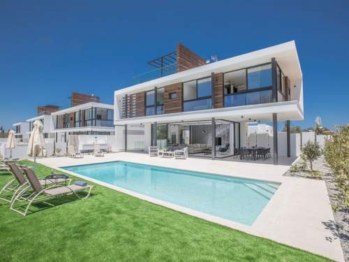 Ferienhaus Geräumige Villa mit großem Garten und Pool