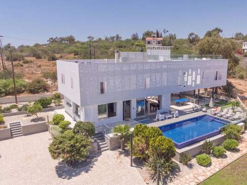 Ferienhaus Ferienvilla Chloe mit Terrasse und Garten