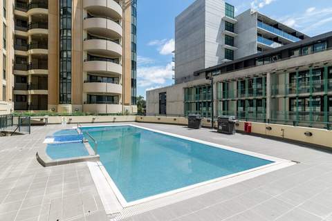 Central 2-bed Apartment with Pool, Gym and Spa - Ferienunterkunft in Braddon (4 Personen)