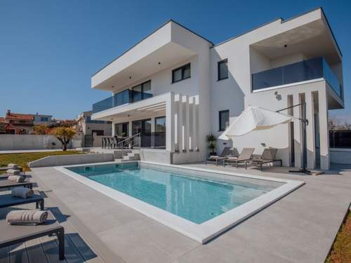 Ferienhaus Villa Andris mit Garten, Grill und Terrasse