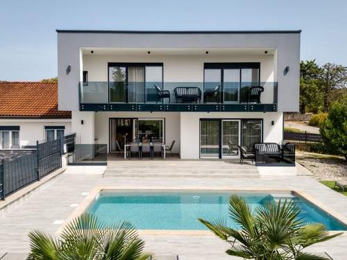 Ferienhaus Schöne neue Villa mit Pool in Strandnähe